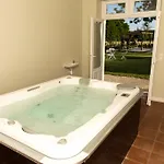 Les Cinq Sens Du Chateau Mayne Lalande Penzion *